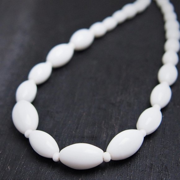 Vintage Jewelry - Hand-Knotted Vintage Milk Glass Necklace